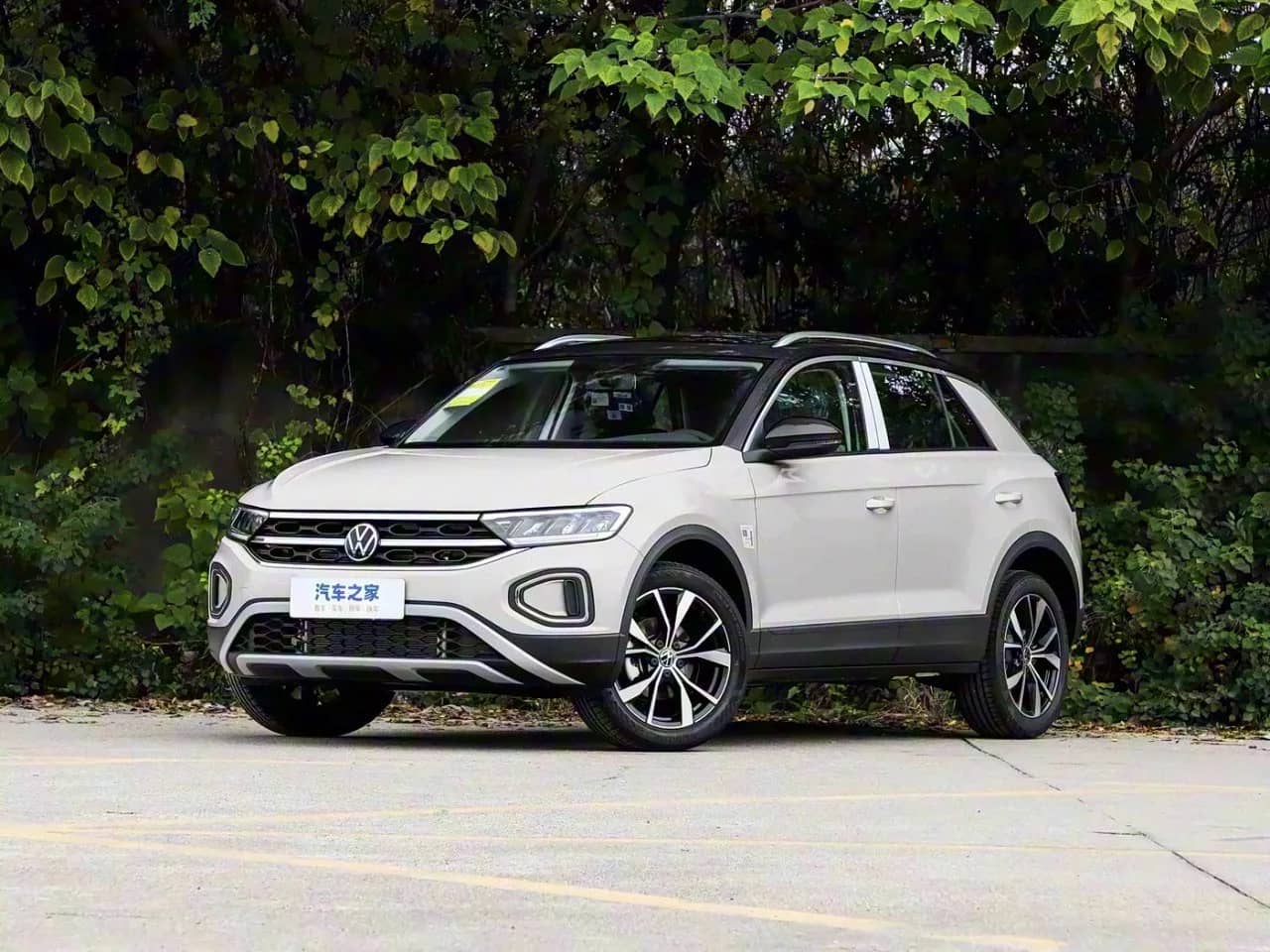 Volkswagen T-Roc 2026, Starlight, цвет чёрный — новый автомобиль под заказ
