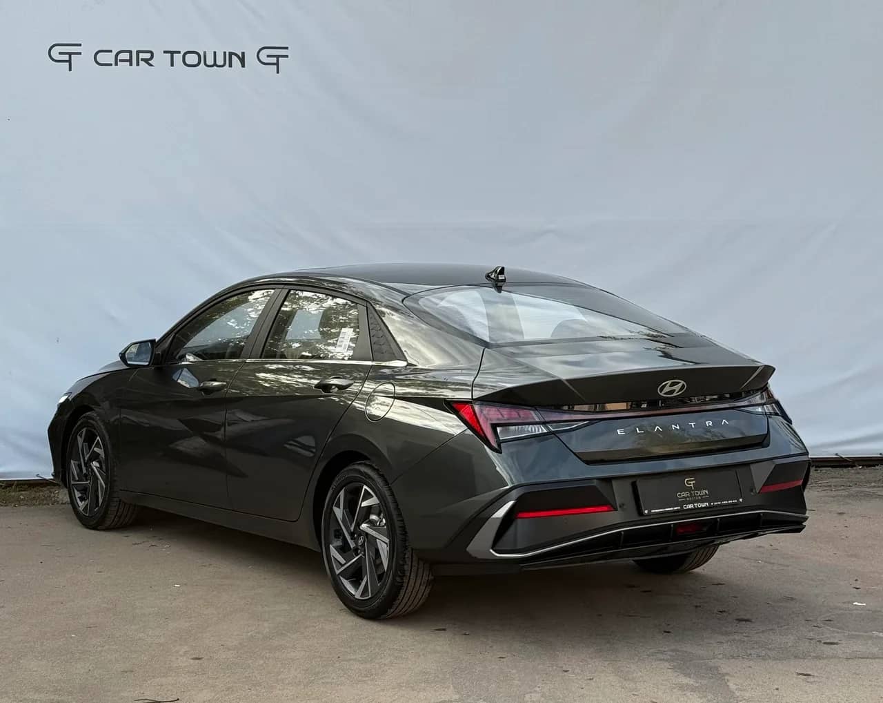 Hyundai Elantra 2026, TOP, цвет чёрный — новый автомобиль под заказ