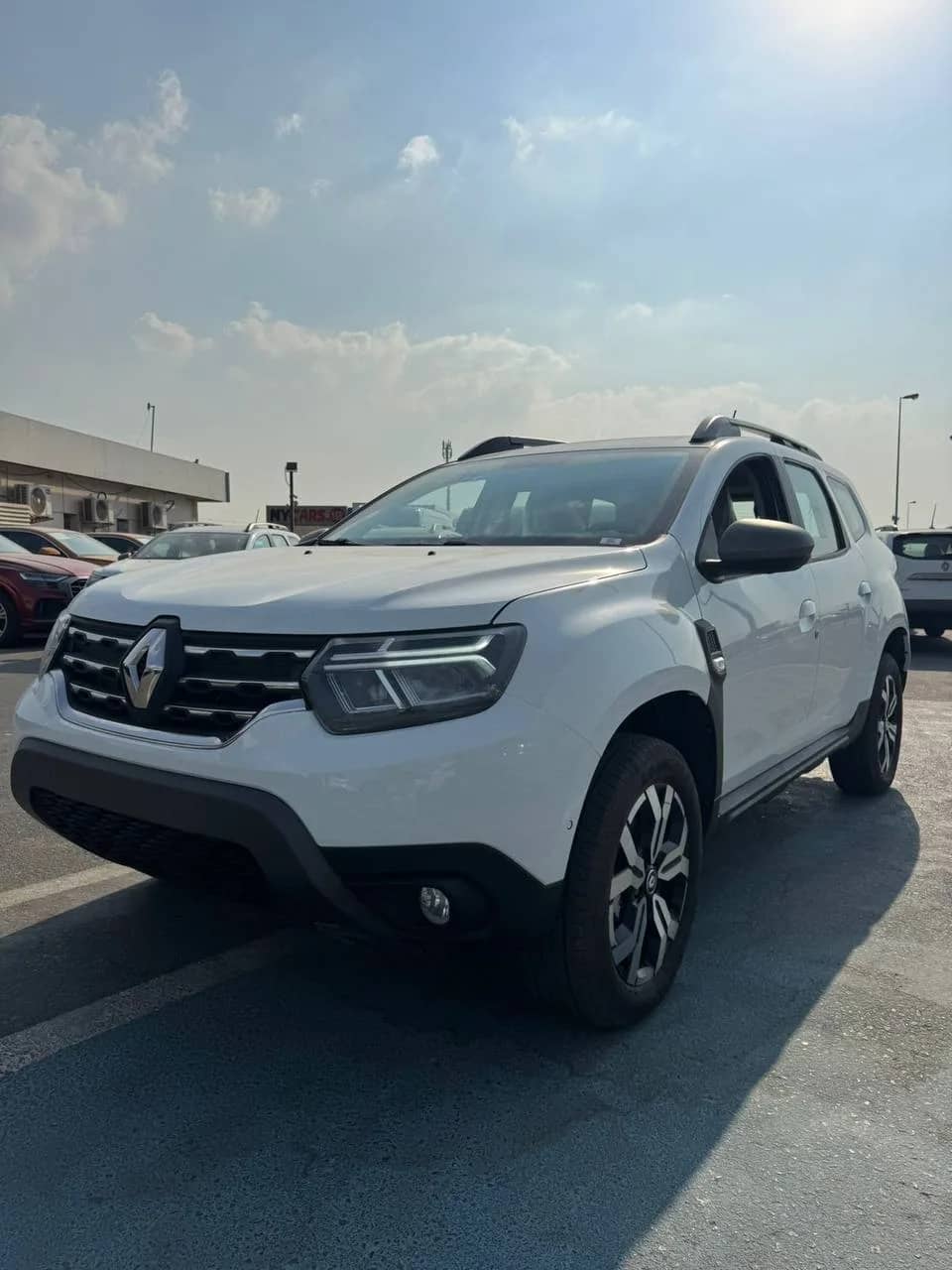 Renault Duster 2026, Базовая, цвет белый — новый автомобиль под заказ