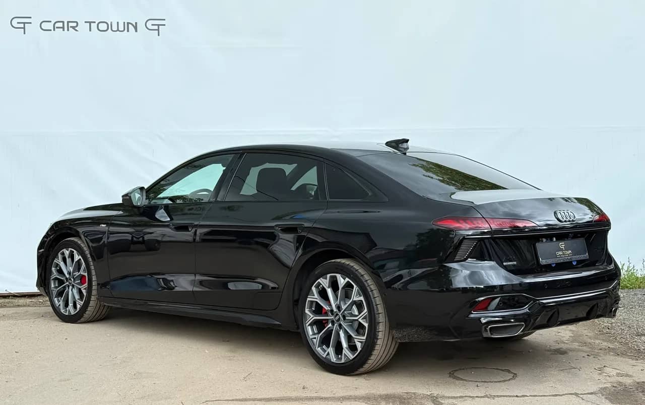 Audi A6 2026, S line, цвет чёрный — новый автомобиль под заказ
