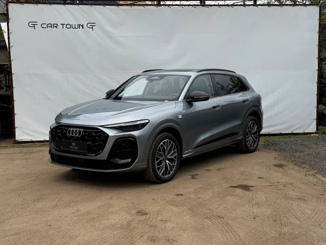 Audi Q5 2025, TFSI quattro S tronic, цвет чёрный — новый автомобиль под заказ