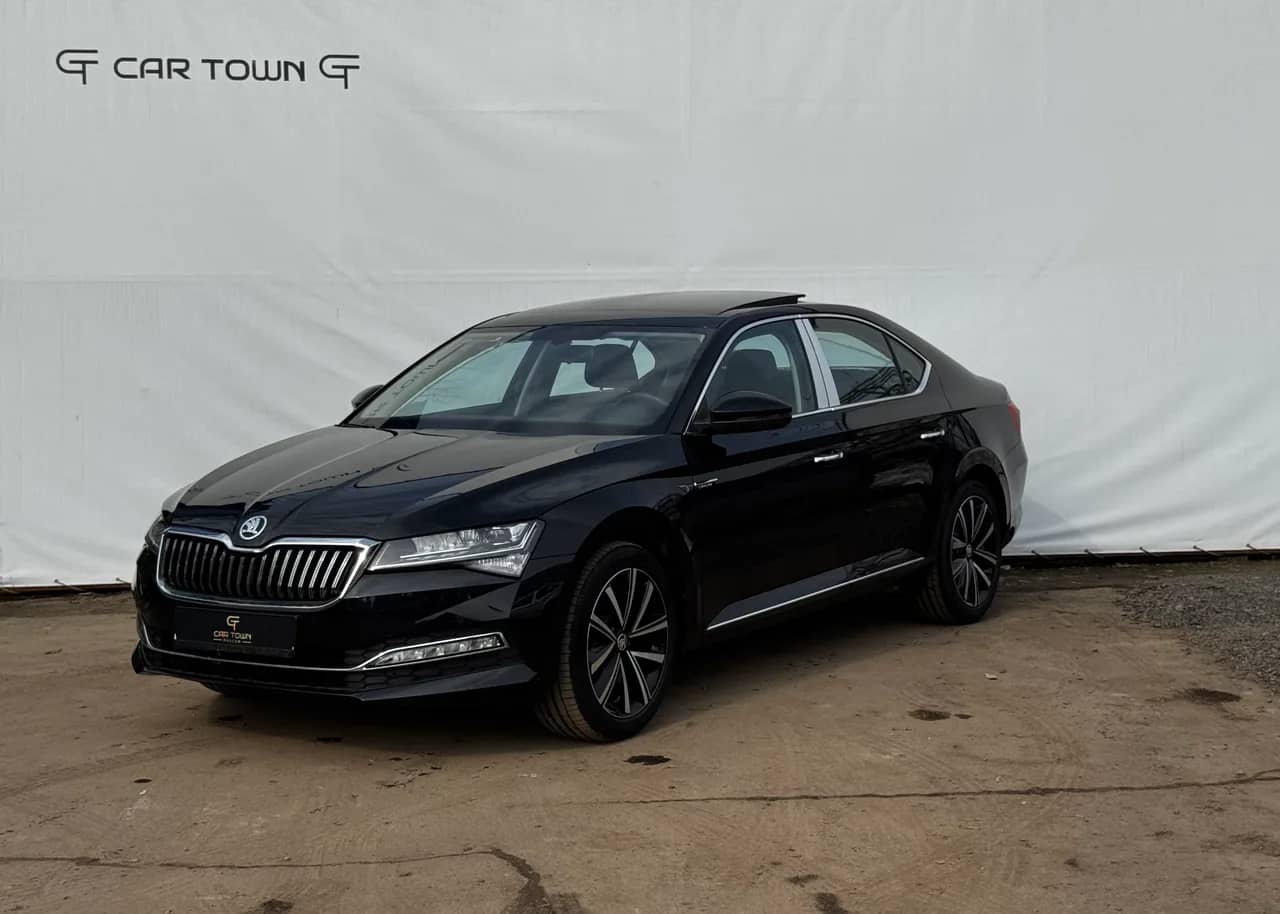 SKODA Superb 2026, Luxury, цвет чёрный — новый автомобиль под заказ