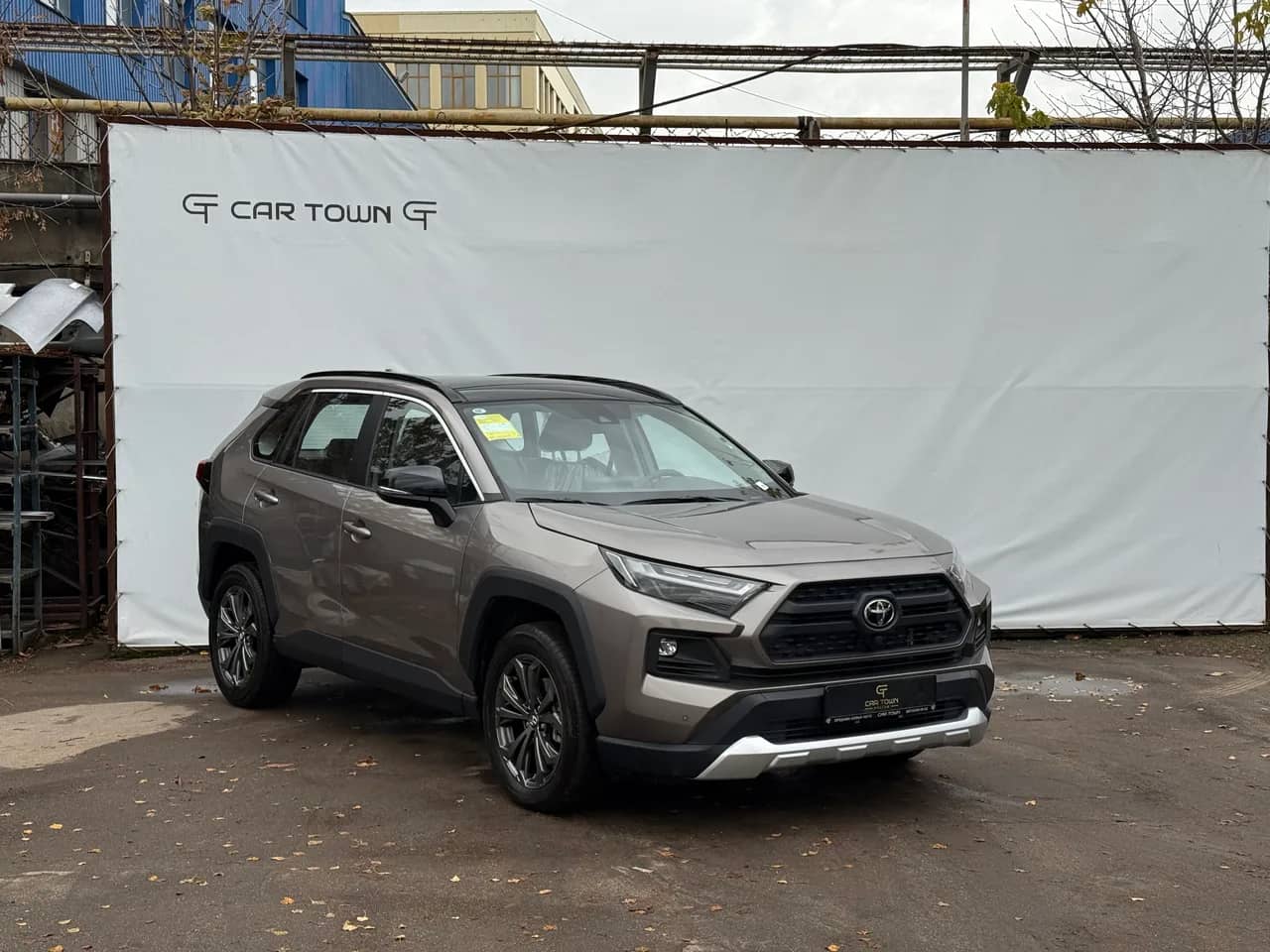 Toyota RAV4 2026, Ultimate, цвет белый — новый автомобиль под заказ